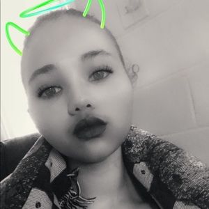 Meet your Posher, Monique